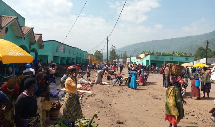 Abaturutse imihanda inyuranye bavuye mu Turere tugera muri dutanu ni bo bakunze kurema iri soko