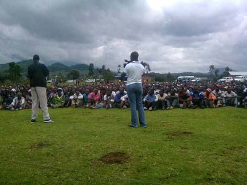 Abaturage bitabiriye ikiganiro cya Minisitiri Kabarebe bafite morale.