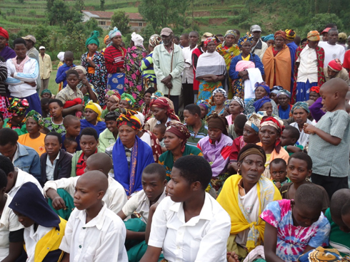 Abaturage bo mu murenge wa Rubaya bari guhabwa amabwiriza y