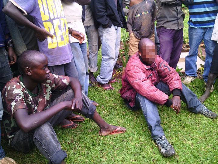 Abaturanyi ba Nsanzabaganwa bamusaba ko niba atari we wibye amagare yafatanywe yagaragaza abo bayaguze bagakurikiranwa.