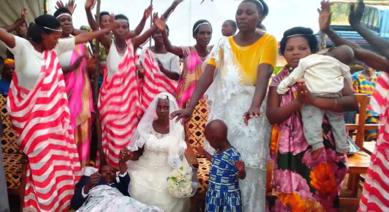 Abaturanyi babakoreye ubukwe baranabutaha