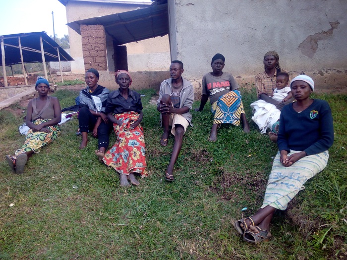 Abaturanyi ba Yadufashije baramushimita cyane kuko abaha amata nta kiguzi