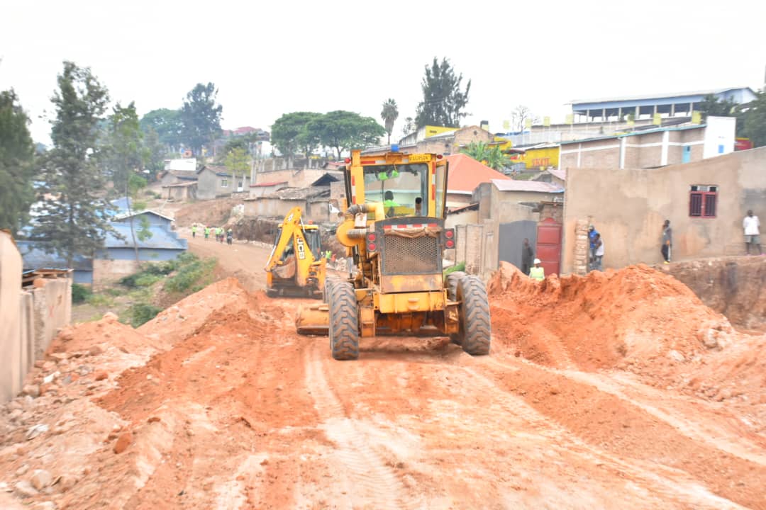 Abaturiye umuhanda bavuga ko bagiye gusezera ku ivumbi n