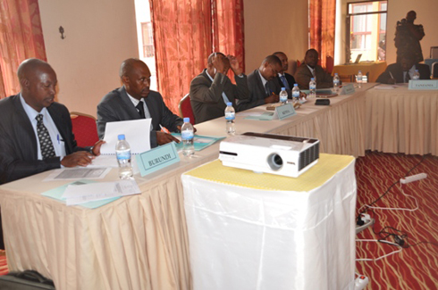 Abateraniye mu nama baturutse mu bihugu bitandukanye bigize EAC