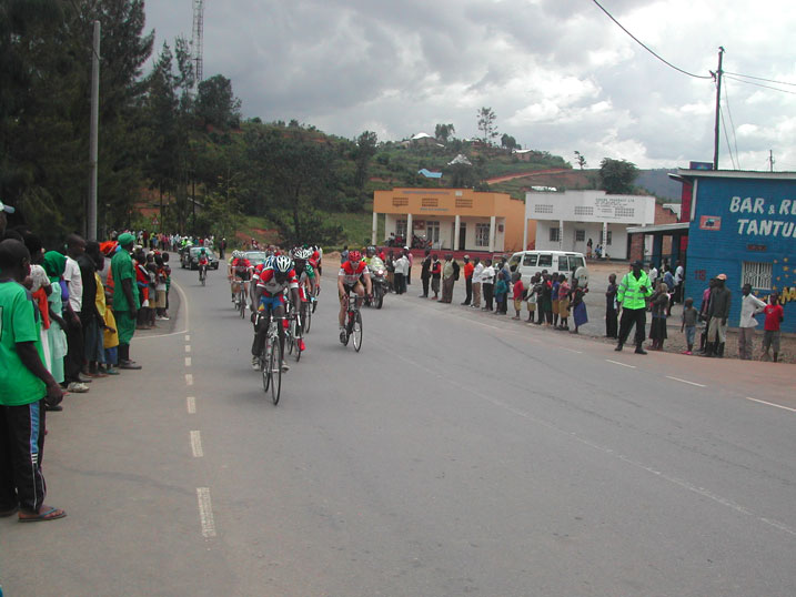 Abatuye akarere ka Gakenke bavuga ko iyi Tour du Rwanda ishobora kuzegukanwa n