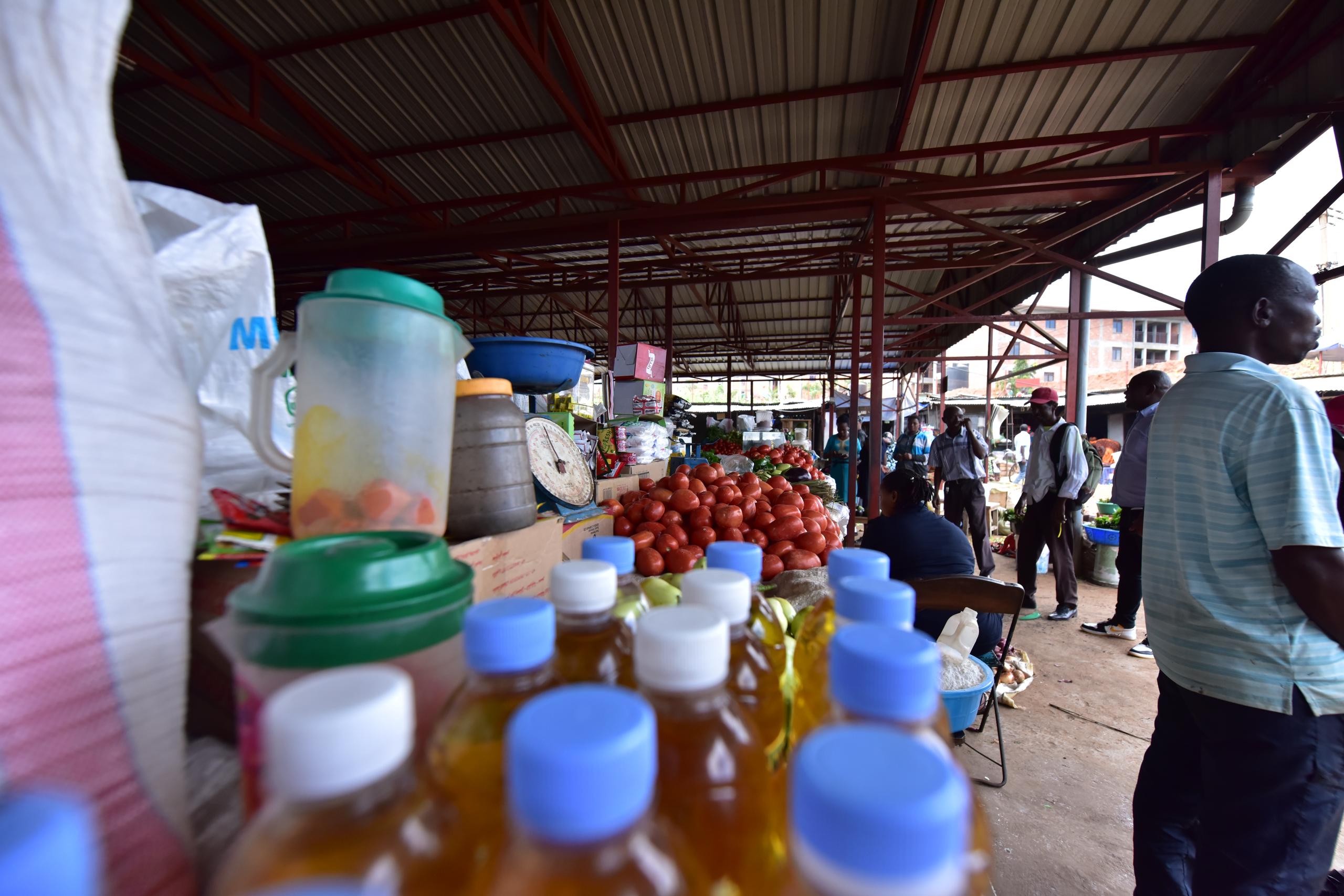 Abatuye muri uyu mudugudu bakora ubucuruzi buciriritse