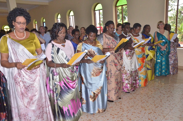 Abayoboke batandukanye bari bahimbawe mu gusingiza Imana yabahaye urusengero
