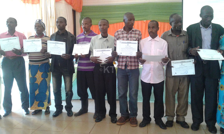 Abayobozi b'ibimina bitwaye neza na bo bashimiwe.