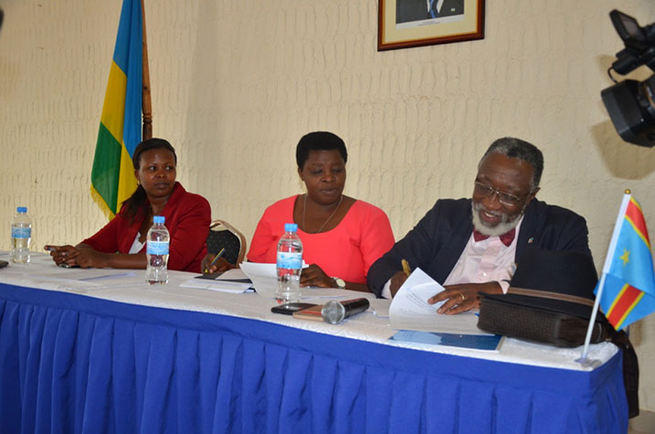 Abayobozi b'intara zombi bemeranyijwe gushyiraho amategeko agenga uburobyi.