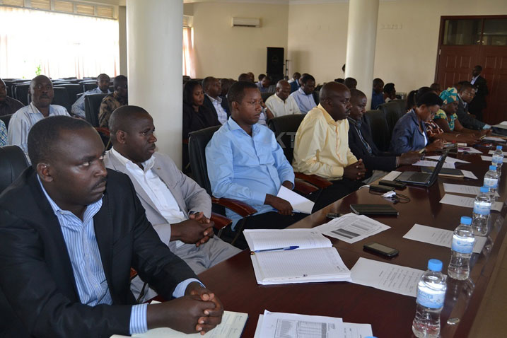 Abayobozi b'uturere n'ababungirije basabwa guhaguruka bakarwanya ikibazo cy'imirire mibi cyugarije abana.