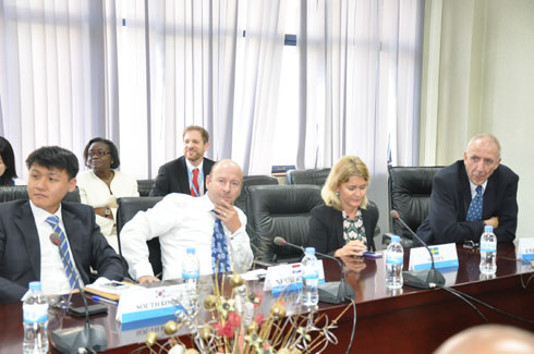 Bamwe mu bahagarariye ibihugu byabo mu Rwanda bitabiriye umuhango wo gusinyira inkunga izajya inyuzwa muri UN.