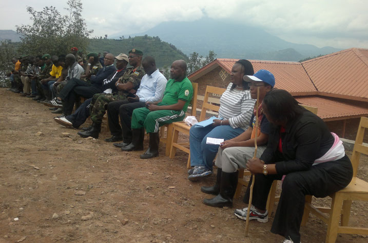 Abayobozi batandukanye bari bitabiriye umuhango wo gutangiza umushinga wo kubungabunga ikiyaga cya Burera n