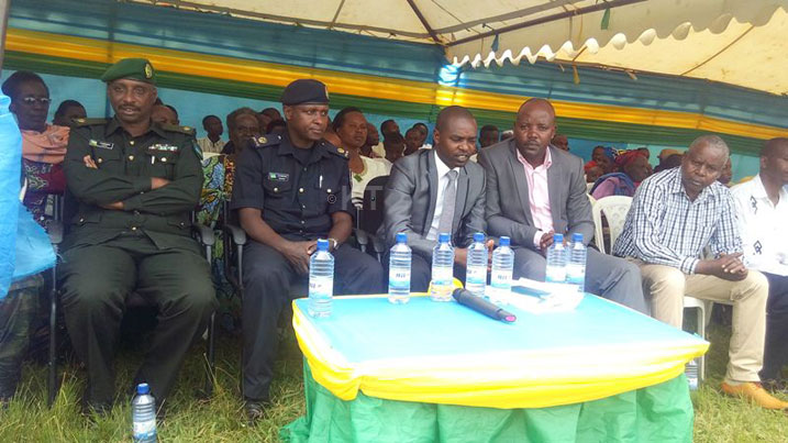 Abayobozi bitabiriye Umunsi w'Intwari i Ngamba.