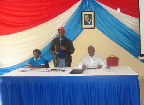 Bosenibamwe Aime (iburyo) ni umwe mu batanze ibiganiro mu mahugurwa y'abanyamuryango ba FPR mu majyaruguru.