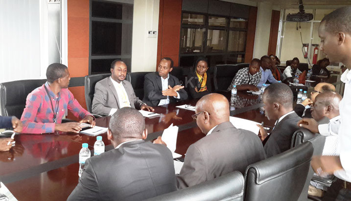 Abayobozi muri RDB na MINIRENA bagiranye amasezerano n