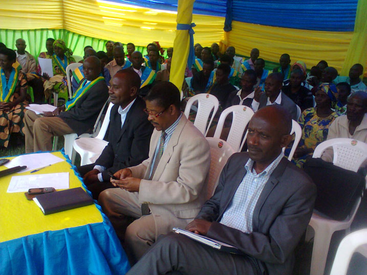 Abayobozi n'abunzi bareba itorero.