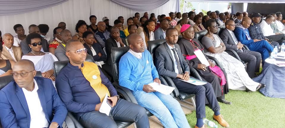 Abayobozi batandukanye baje kwibukira kuri Nyabarongo