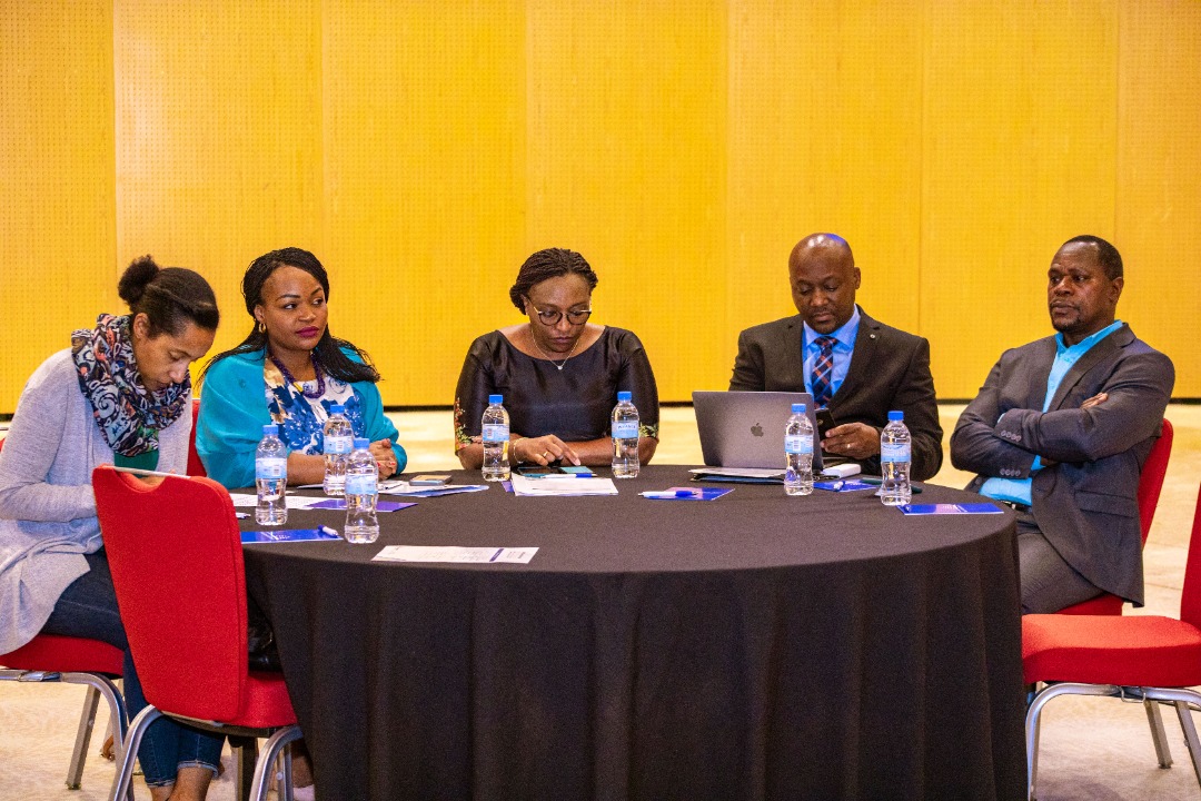 Abayobozi barimo Minisitiri w'uburezi, Umunyamabanga wa Leta muri Minisiteri y'ububanyi n'amahanga, Umuyobozi Mukuru wa REB, n'Umuyobozi Mukuru wa NESA bari baje kwirebera uko abana bitwara mu biganiro bateguriwe