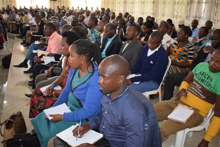 Abayobozi b'ibigo by'amashuri batuzuza inshingano basabwe kwisubiraho byakwanga bakirukanwa