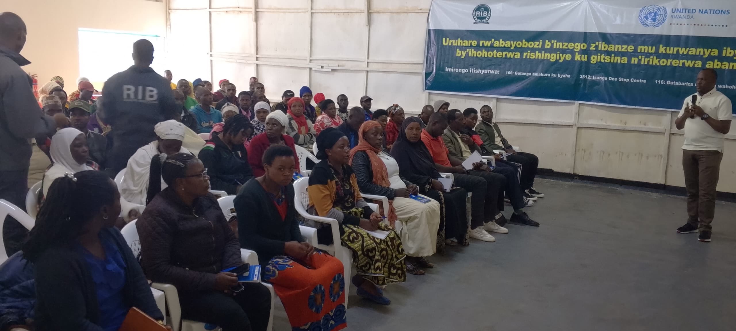 Abayobozi b'inzego z'ibanze bagaragaza ko hari igihe birinda gutanga amakuru kugira ngo batiterana