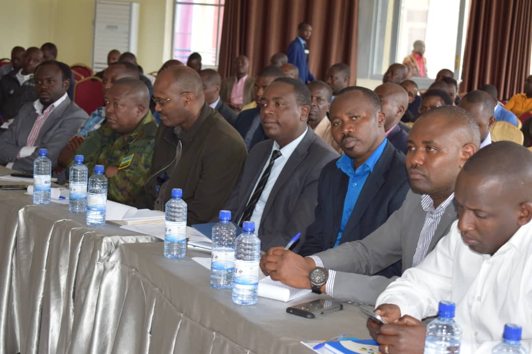 Abayobozi banyuranye mu turere bitabiriye iyo nama