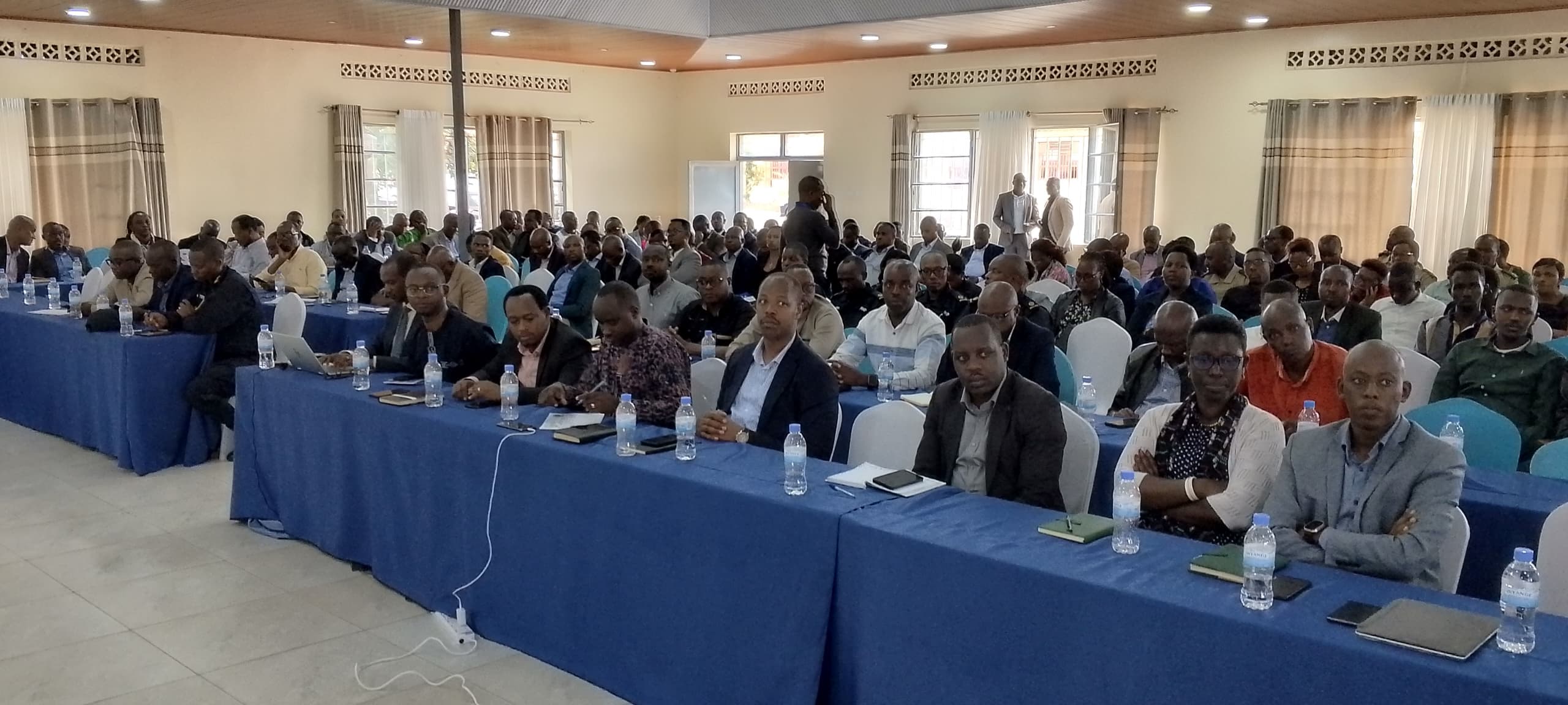 Abayobozi basabye Komisiyo y'amatora kujya igaragaza kare ingengo y'imari y'amatora