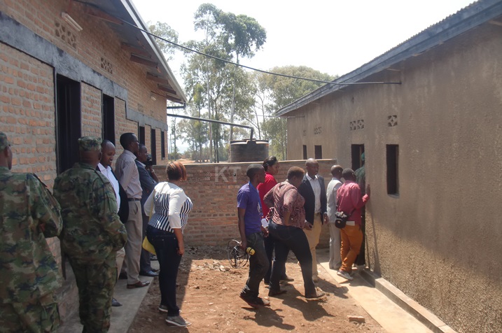 Abayobozi batagizwa izi nyubako.