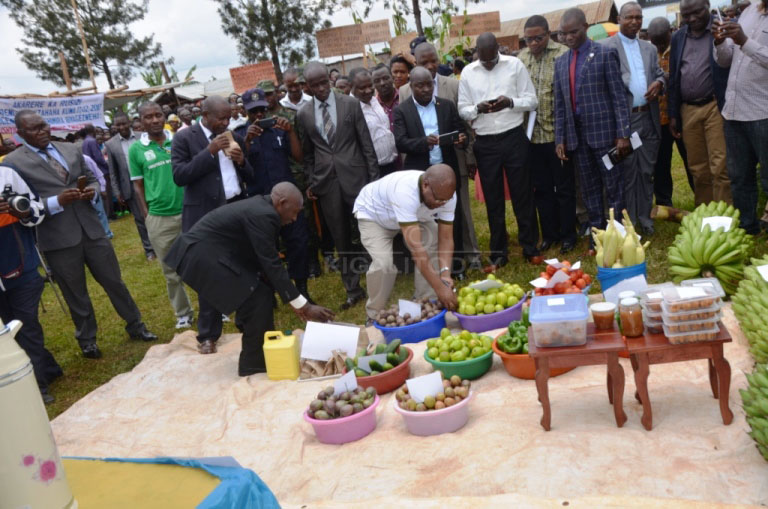 Abayobozi batandukanye bareba imyaka Nzahaha isigaye yeza 