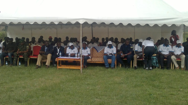 Abayobozi batandukanye bari bitabiriye gusoza Gira Inka Week.