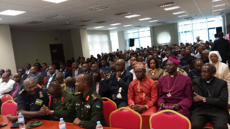 Abayobozi batandukanye bari bitabiriye uwo muhango