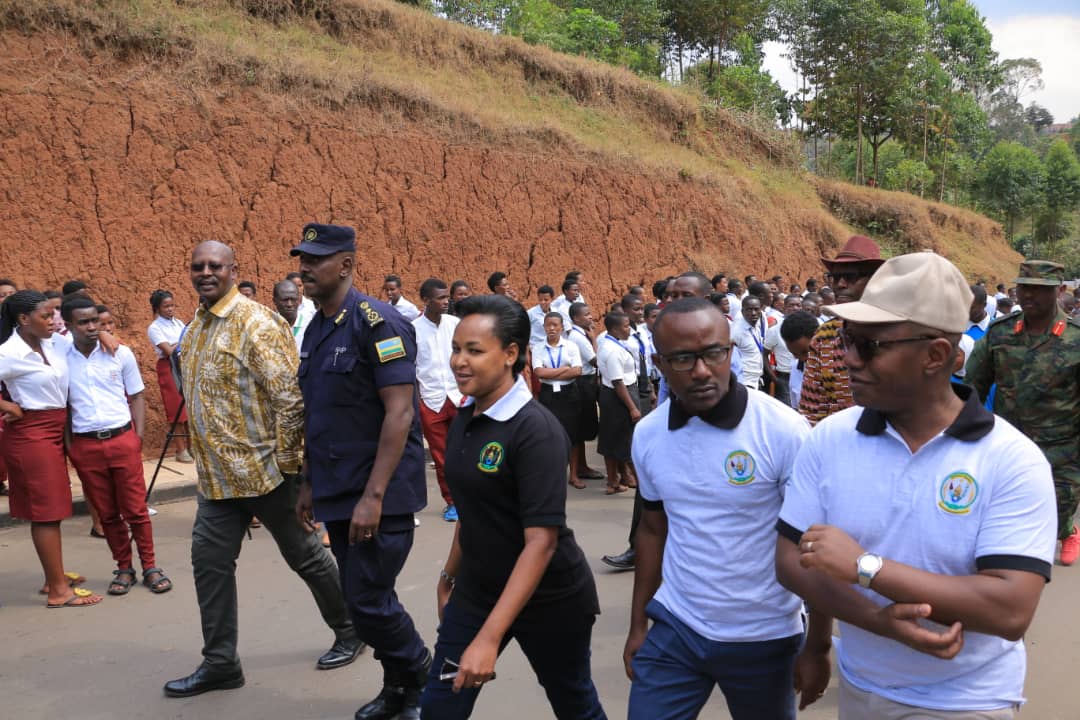 Abayobozi batandukanye bitabiriye urugendo rwo kwamagana ibiyobyabwenge