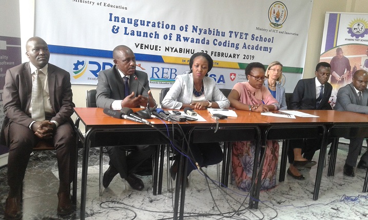 Abayobozi batandukanye mu muhango wo gufungura k