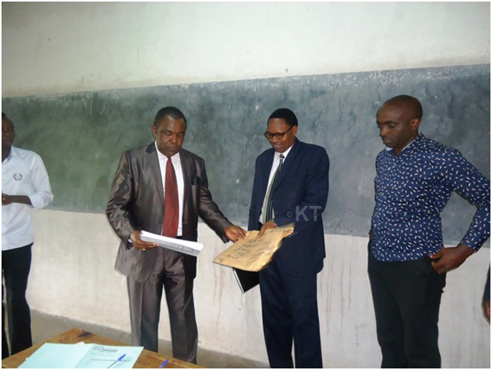 Abayobozi mu mashuri nderabarezi batangiza ikizamini muri TTC Gacuba II