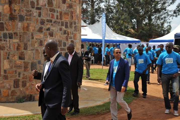 Abayobozi n'abakozi ba Ecobank batambagizwa ibitaro bya Akamabuye.