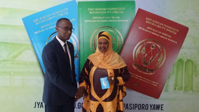 Abazifashe bwa mbere babyishimiye