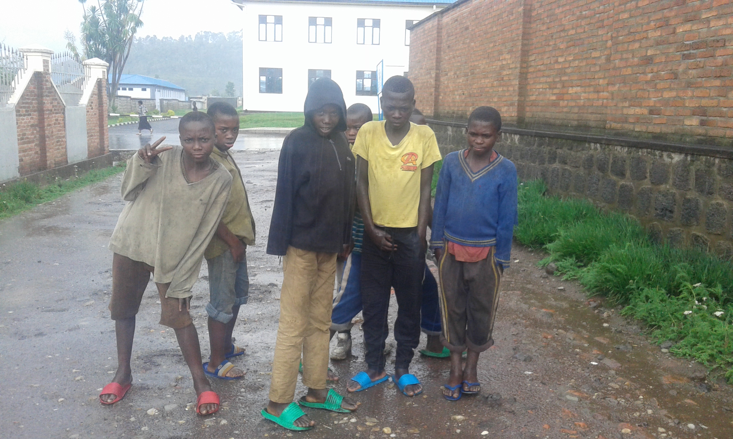 Benshi muri abo bana bavuye mu miryango yabo bitewe n'ubukene cyangwa amakimbirane 