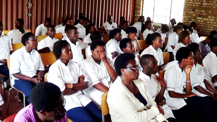 Abigamu Ishuri ry'Ubuforomo n'Ububyaza rya Kabgayi bamazwe impungenge basobanurirwa mu gukora cyangwa kuvugurura amategeko arebana n'ubuvuzi abanyamwunga babanza kugishwa inama.