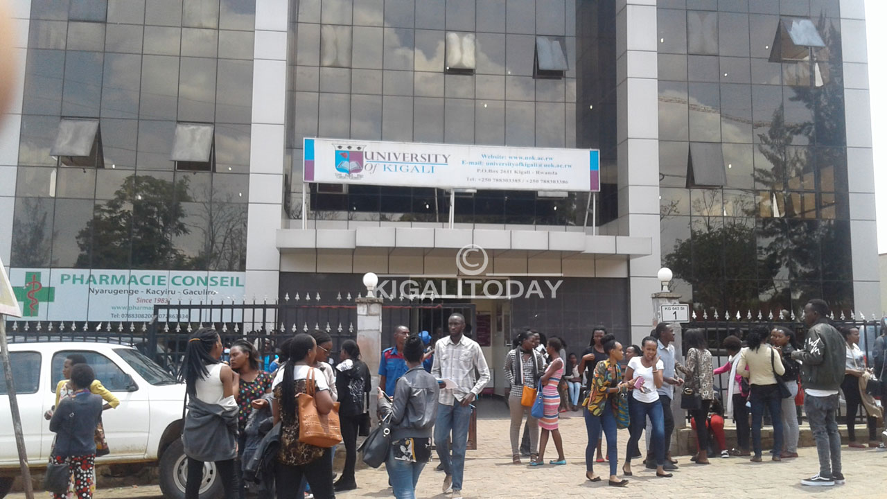 Abiga muri Kaminuza ya Kigali ntiboroherwa n'umunuko uterwa n'amazi aturuka muri kigali Heights