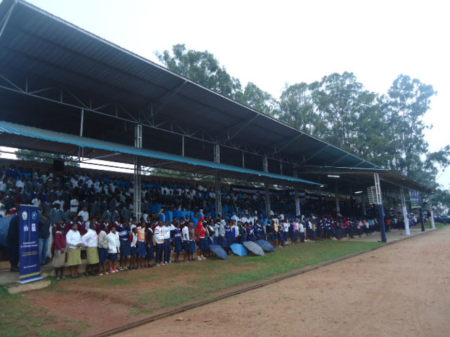 Abiganjemo abanyeshuri bo mu mashuri yisumbuye bari bitabiriye ibiganiro.