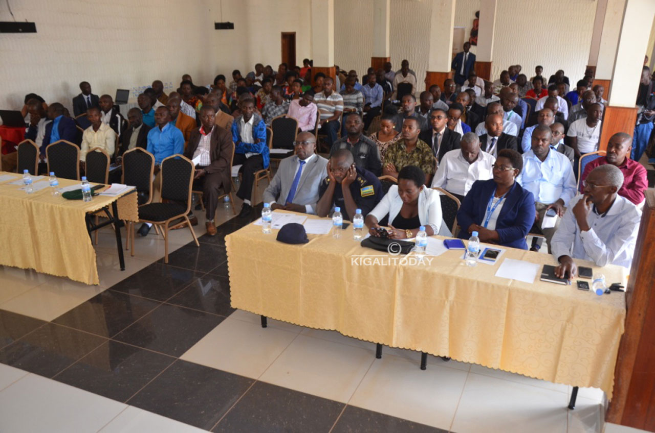 Abikorera ba Rusizi na Nyamasheke bashyigikiye gahunda yo gukuraho uburyo bwo guhererekanya amafaranga mu ntoki