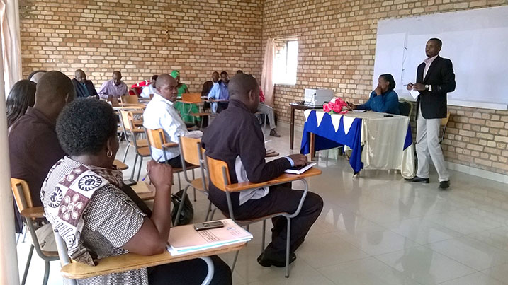 Abitabiriye inama basabwe gukora ubukangurambaga abagabo n'abagore bakagira uruhare rungana ku musaruro.