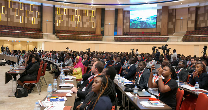 Abitabiriye itangizwa ry'ikigo AIMS Rwanda.