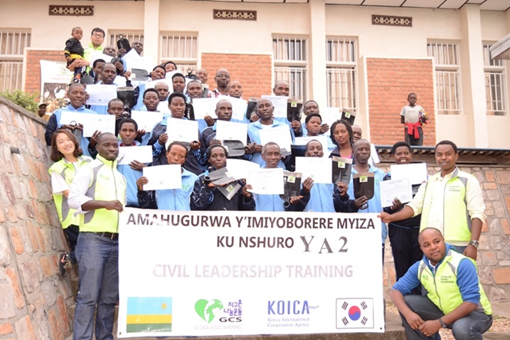 Abitabiriye amahugurwa biyemeje guteza imbere abo bayobora.