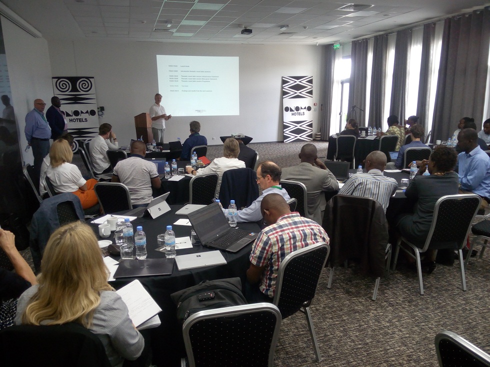 Abitabiriye iyo nama basobanurirwa uko uwo mushinga uteye