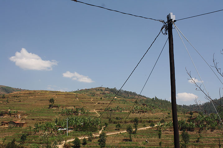 Abo bagejejeho amashanyarazi bari kuyabyaza umusaruro nyamara bo ntibarahembwa.