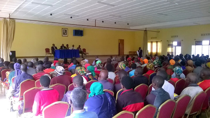 Abasenateri bagize komisiyo ya politiki n