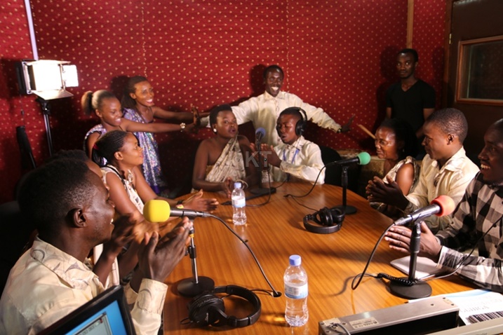 Itorero Abusakivi b'i Gasabo ryataramiye mu Nkera y'Umwaka kuri KT Radio.