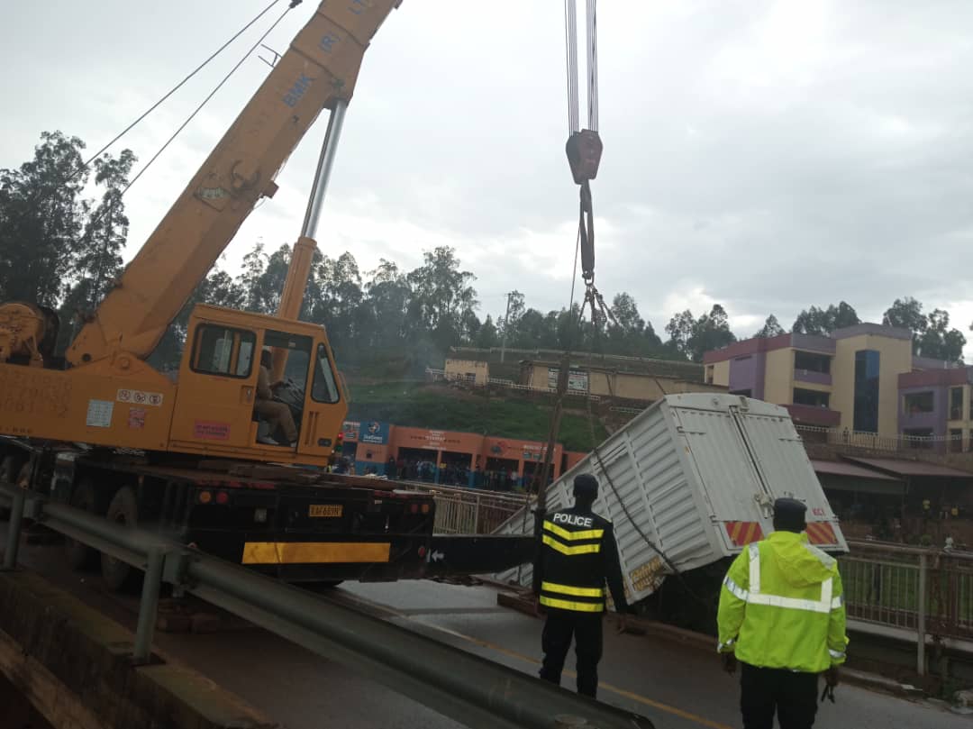 Hitabajwe imashini zigenewe guterura ibintu biremeye