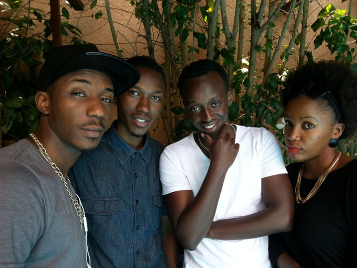 Active na Momo nabo bari bahari.