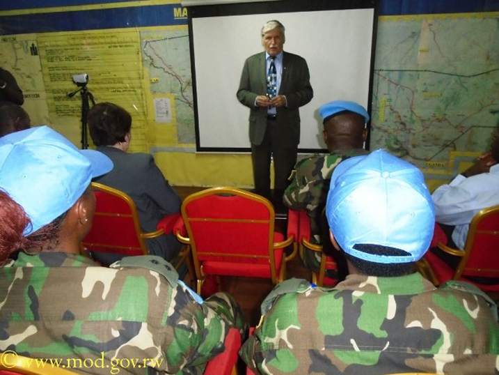 Dallaire imbere y'ingabo z'u Rwanda atanga ikiganiro